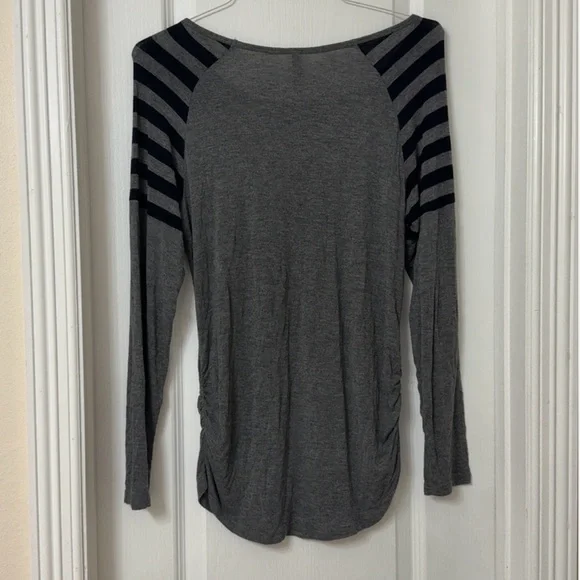 Glitz long sleeved gray top scoop neck black horizontal stripes ruched Size L - Picture 5 of 7